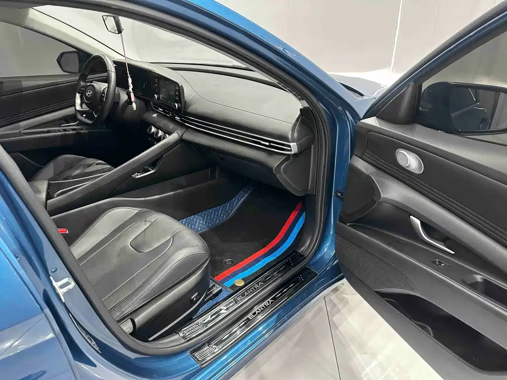 Hyundai Elantra 2023 — фото 16