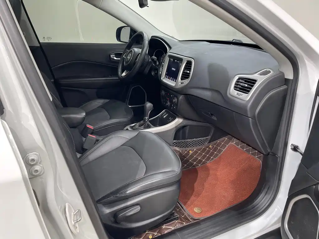 Jeep Compass 2020 — фото 20