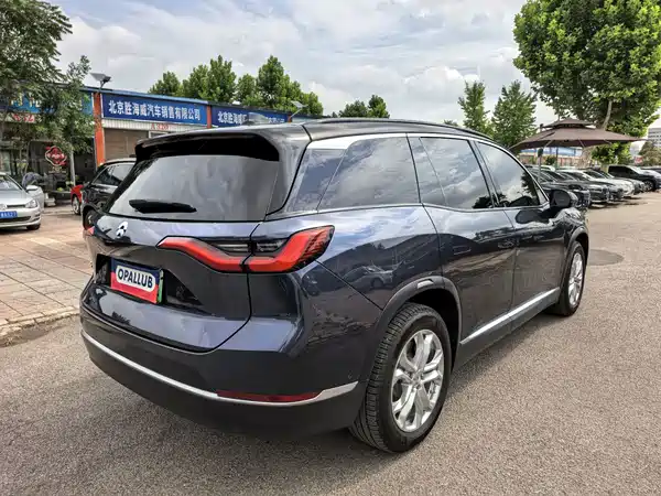 NIO ES8 2021