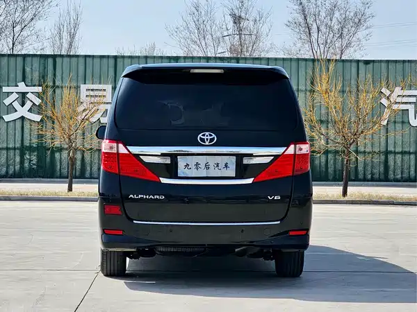 Toyota Alphard 2012