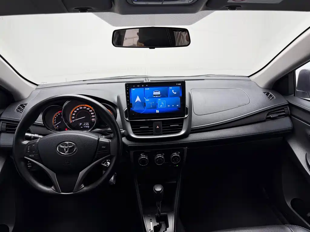 Toyota Yaris L 2023 — фото 14