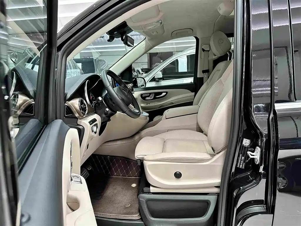 Mercedes-Benz V-Class 2023 — фото 5
