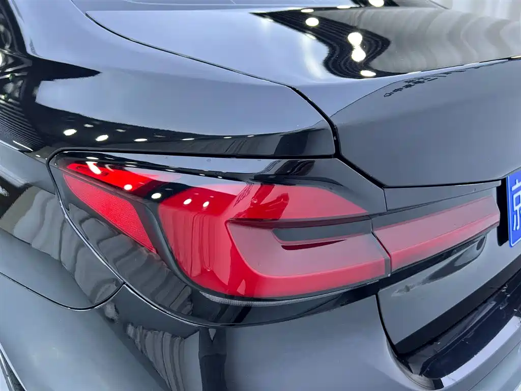 BMW 5 Series 2019 — фото 23