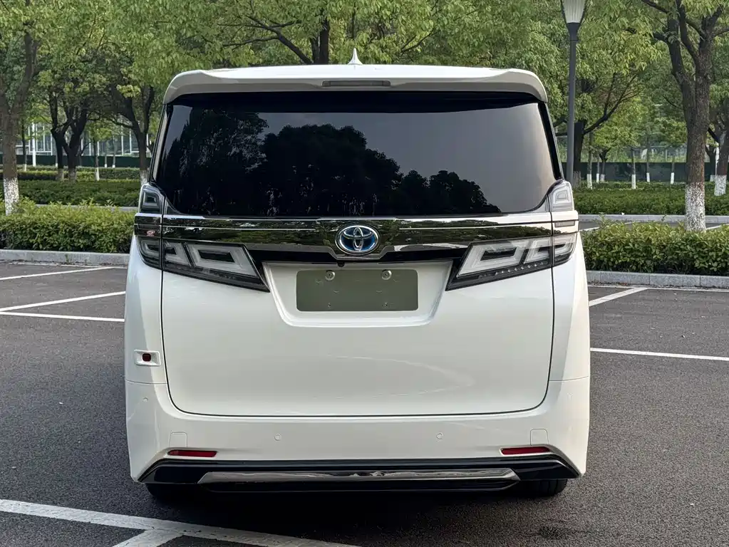 Toyota Vellfire 2022 — фото 5