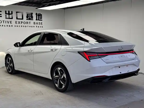 Hyundai Elantra 2022