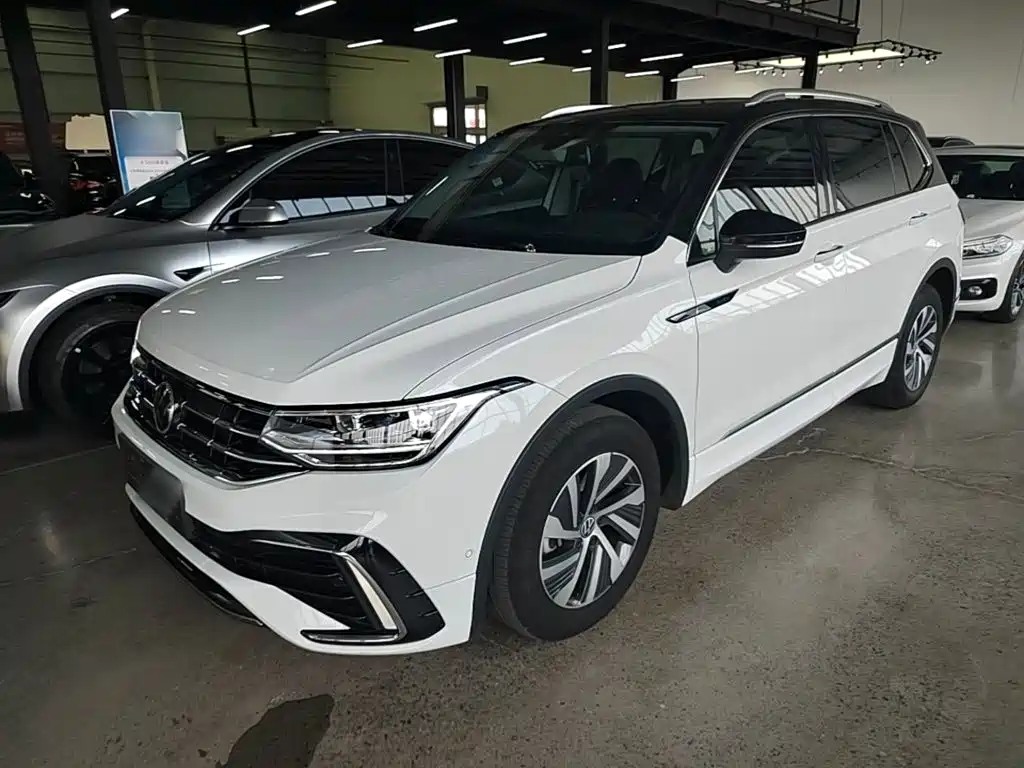 Volkswagen Tiguan L Plug-In Hybrid 2023 — фото 2