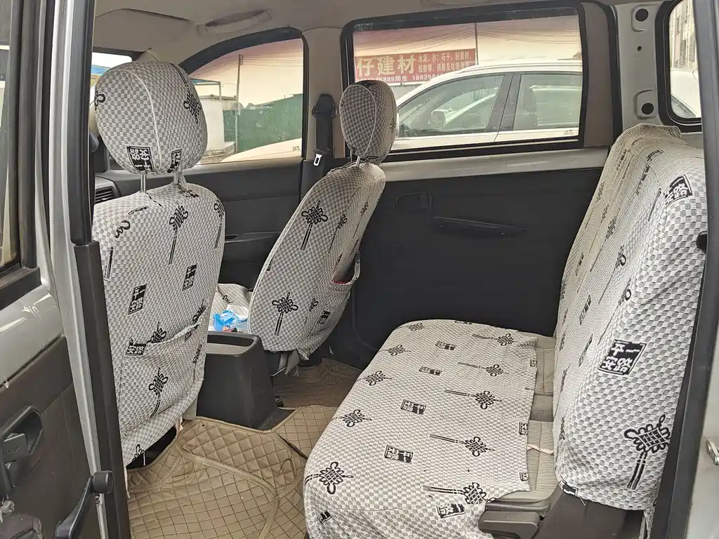 Wuling Hongguang 2015 — фото 8