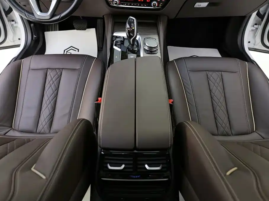 BMW 5 Series 2018 — фото 11