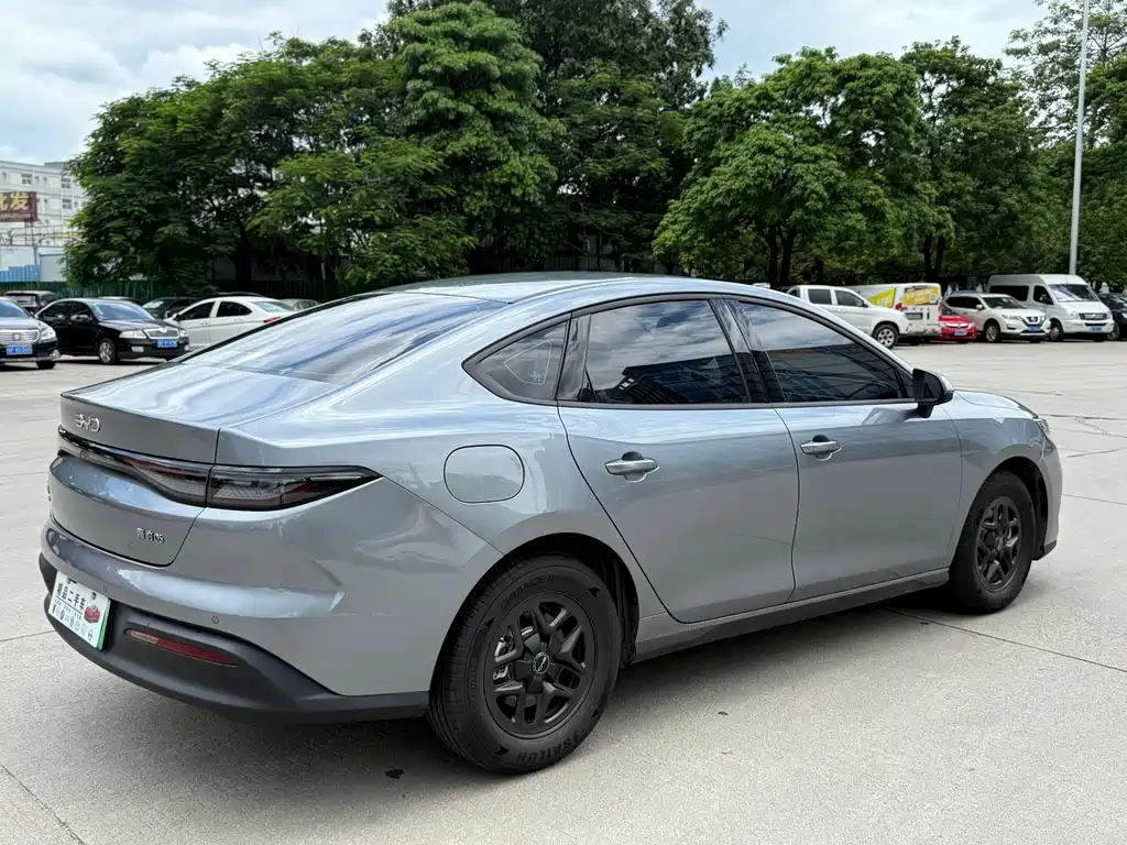 BYD Seal 05 DM-i 2025 — фото 9