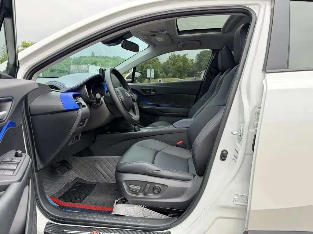 Toyota C-HR 2023 — фото 4