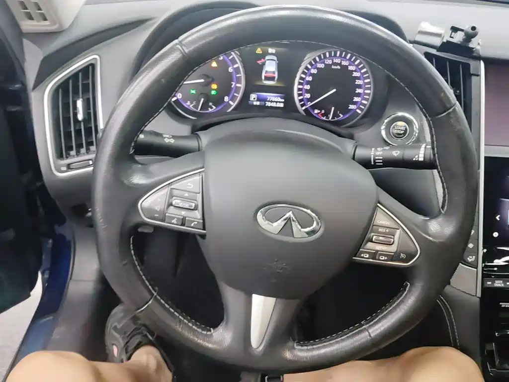 Infiniti Q50L 2016 — фото 11