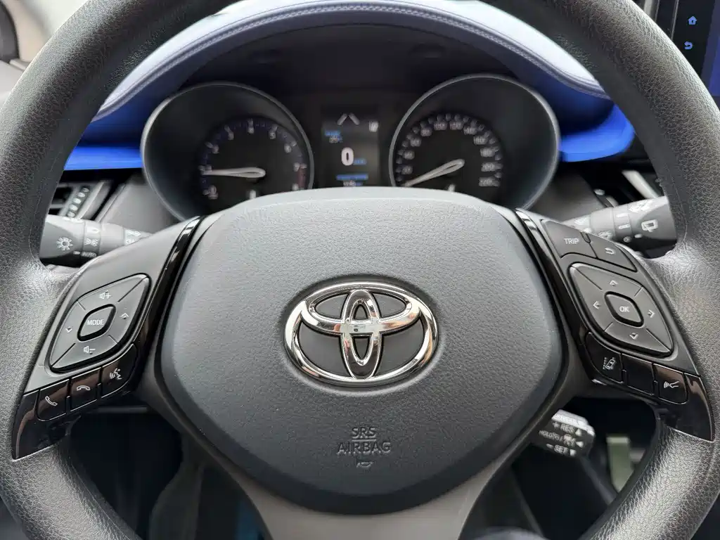 Toyota C-HR 2023 — фото 12