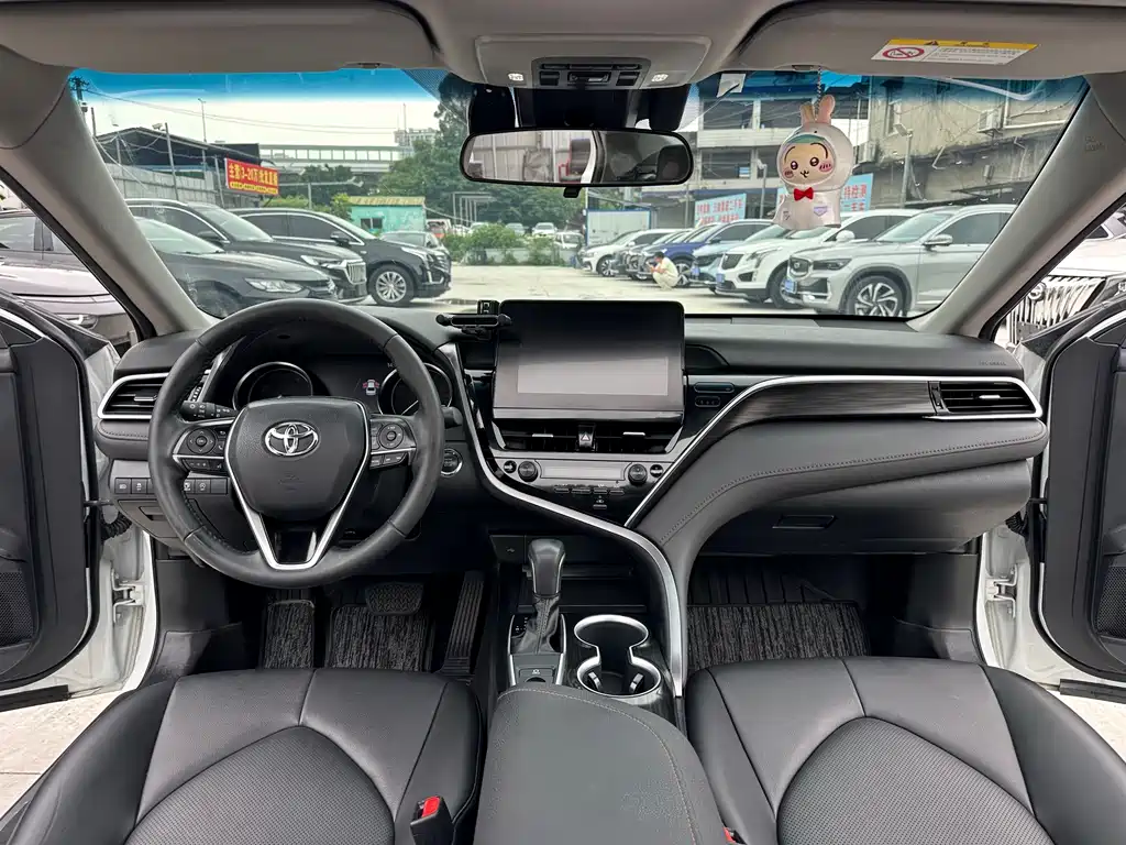 Toyota Camry 2023 — фото 9