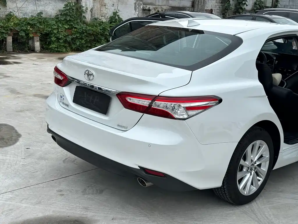 Toyota Camry 2023 — фото 19