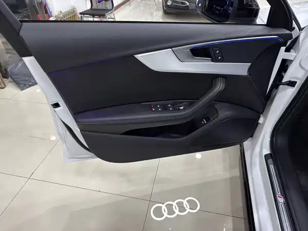 Audi A4L 2023