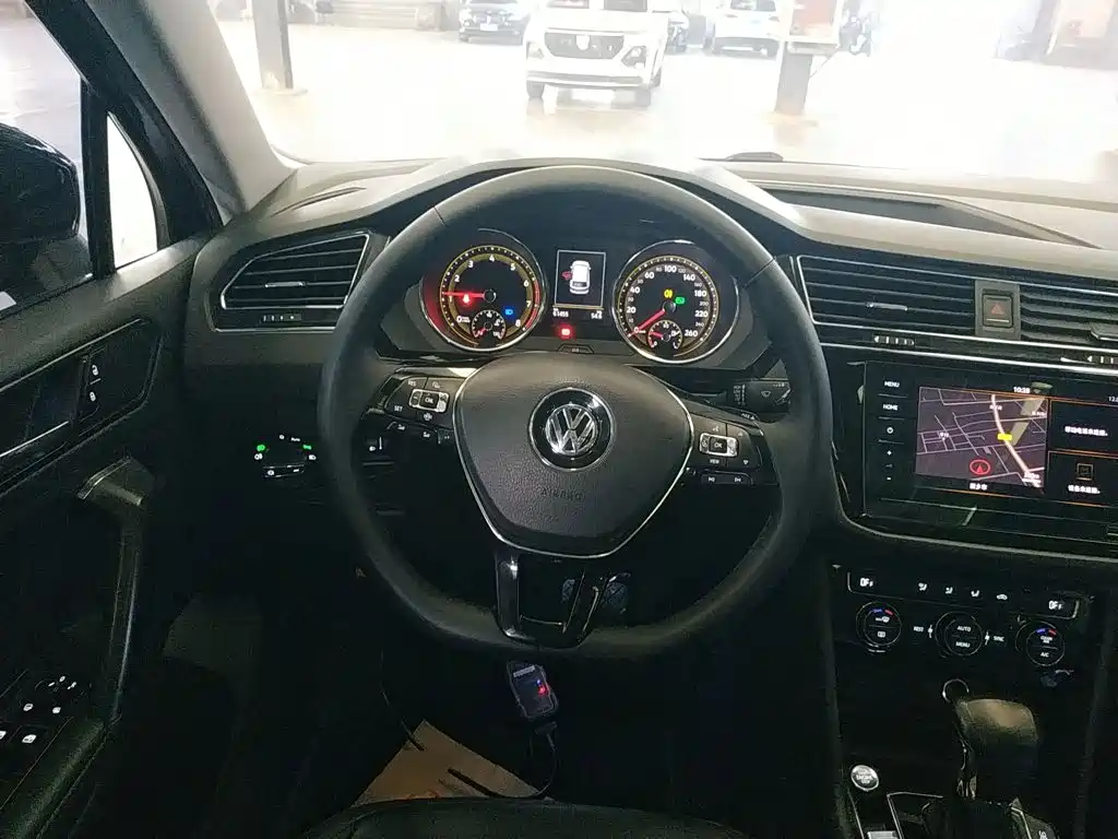 Volkswagen Tiguan L 2020 — фото 6