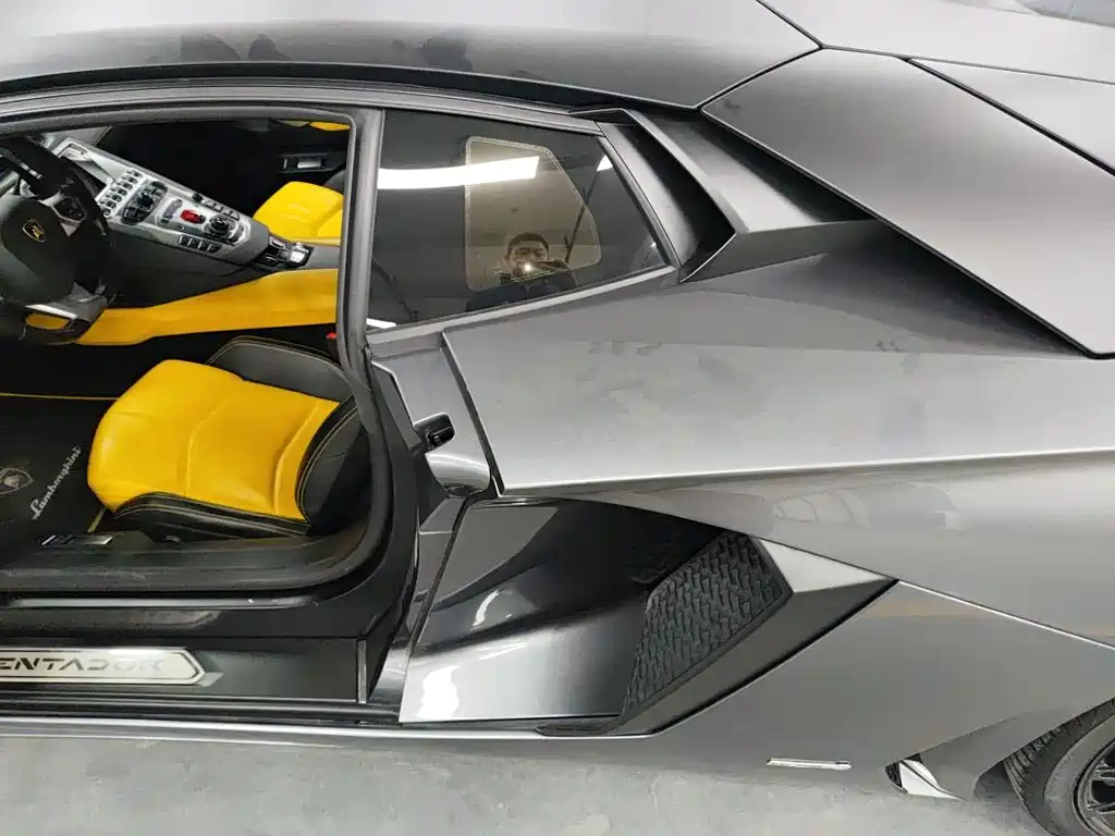 Lamborghini Aventador 2016 — фото 12