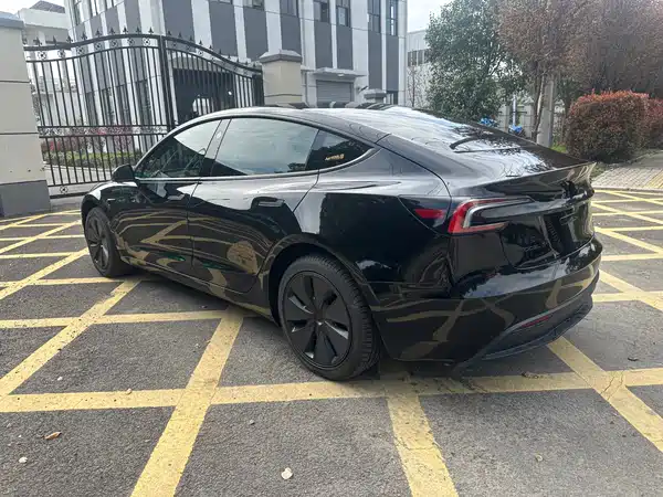Tesla Model 3 2025