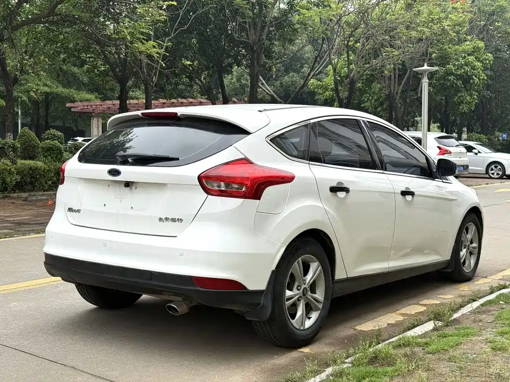 Ford Focus 2015 — фото 5