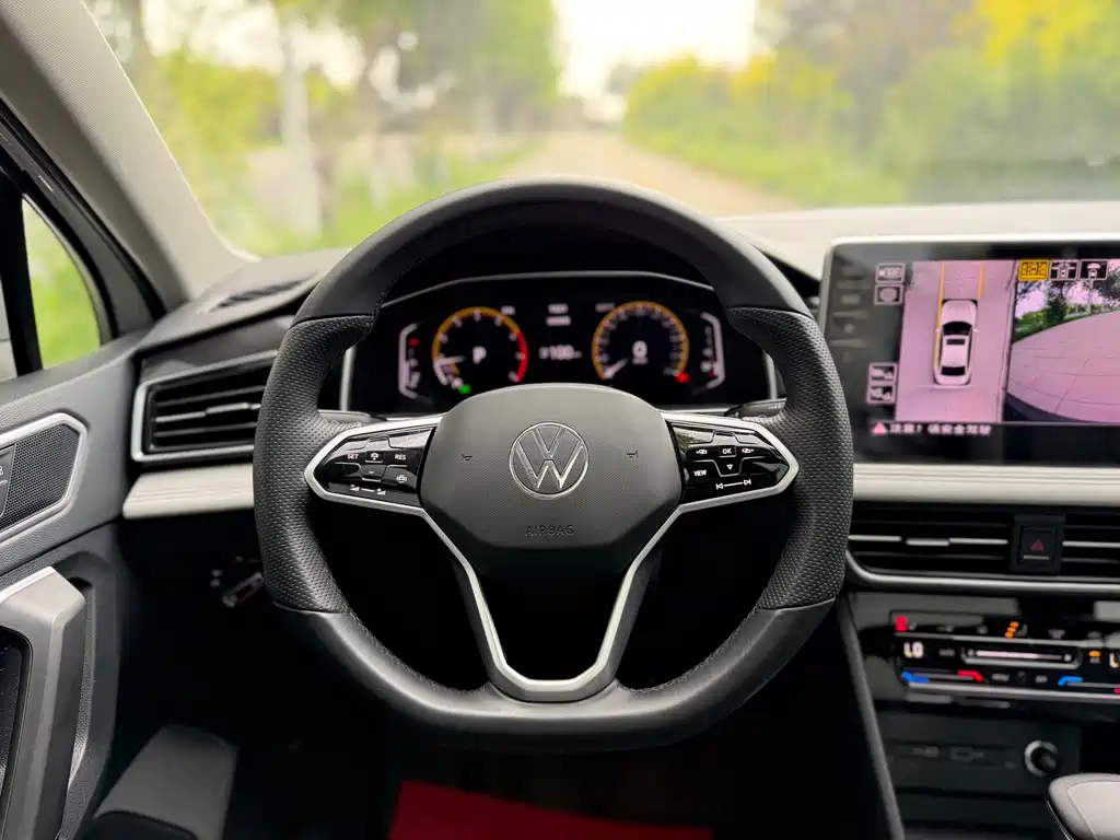 Volkswagen Tiguan L 2023 — фото 11
