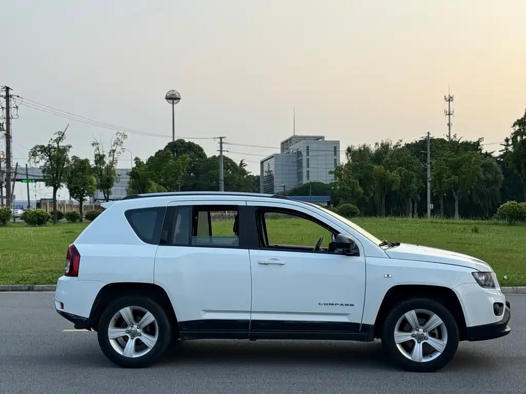 Jeep Compass 2013 — фото 8