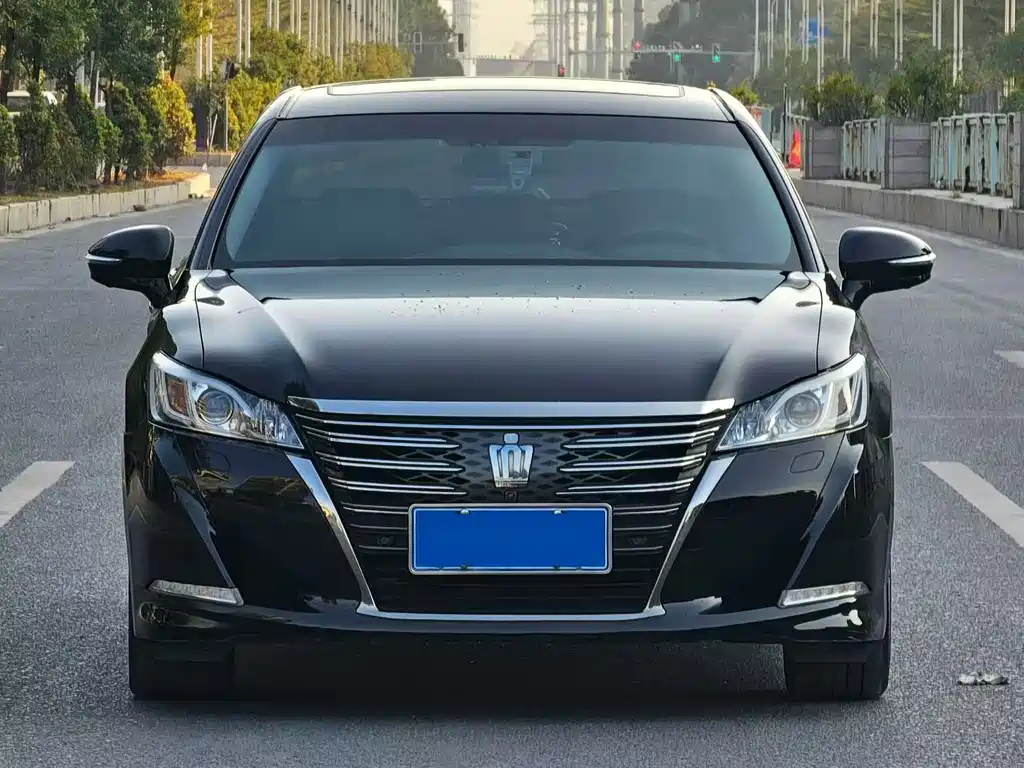 Toyota Crown 2019 — фото 2