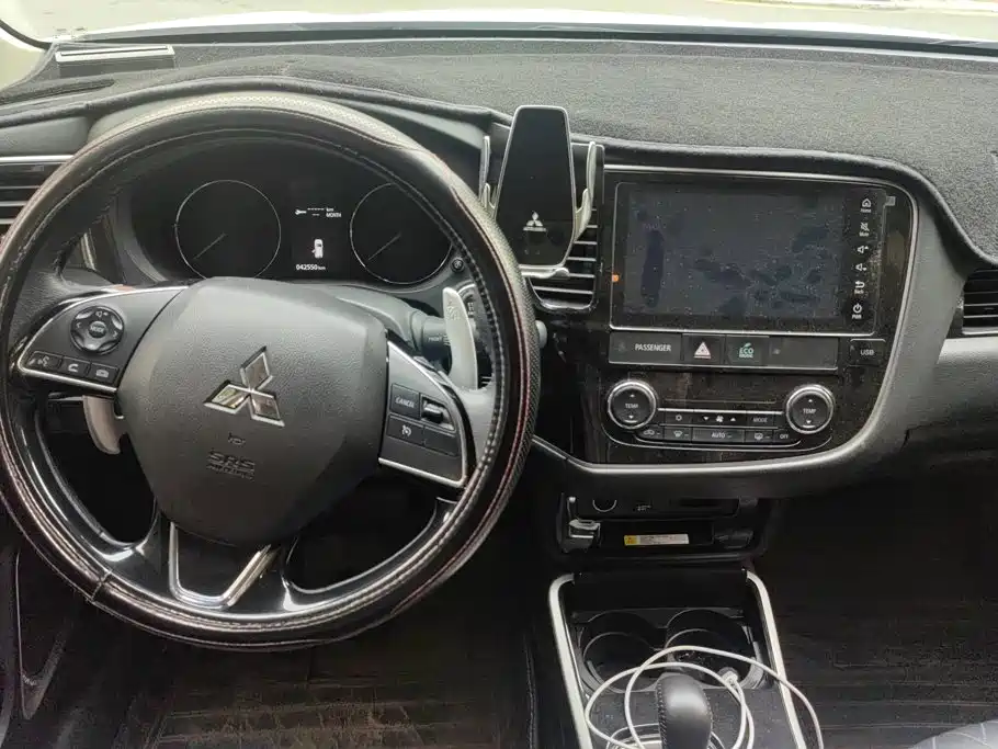 Mitsubishi Outlander 2020 — фото 13