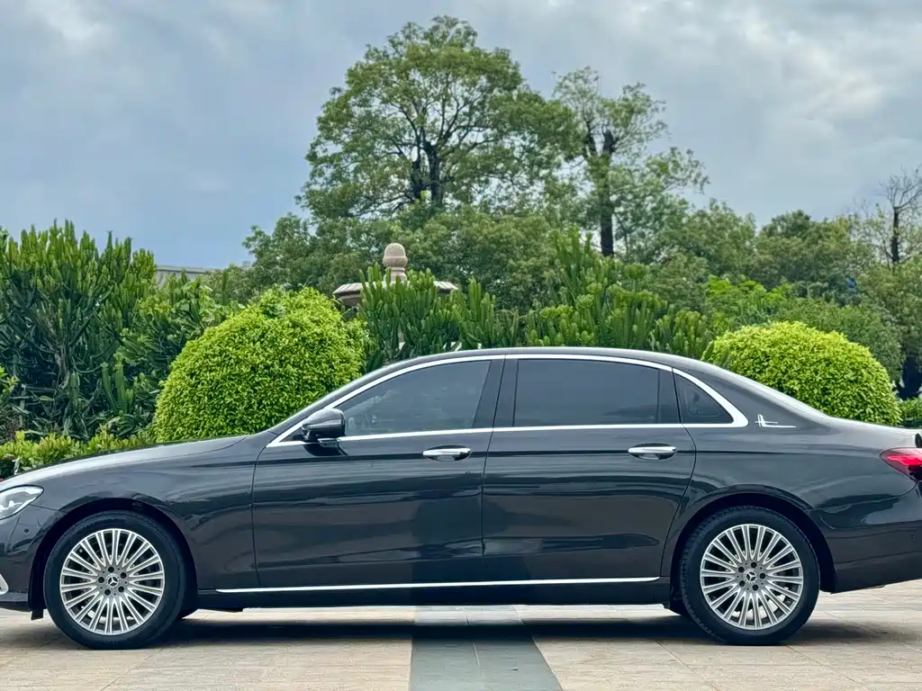 Mercedes-Benz E-Class 2023 — фото 9