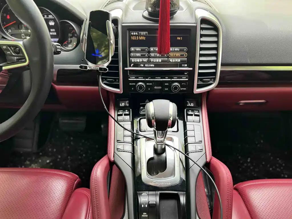 Porsche Cayenne 2015 — фото 12