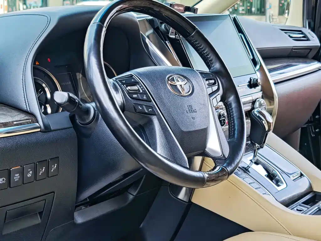 Toyota Vellfire 2021 — фото 7