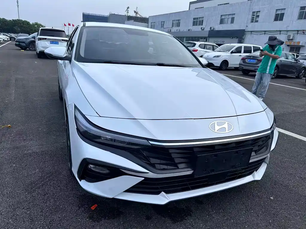 Hyundai Elantra 2023