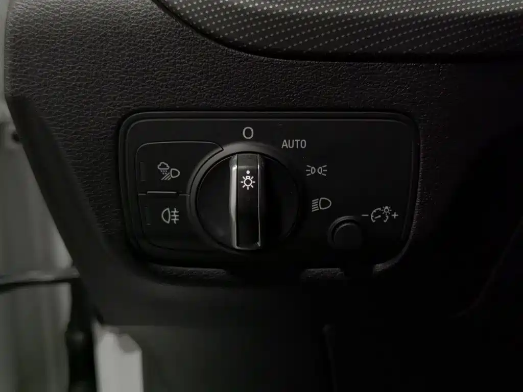 Audi Q2L 2023 — фото 21