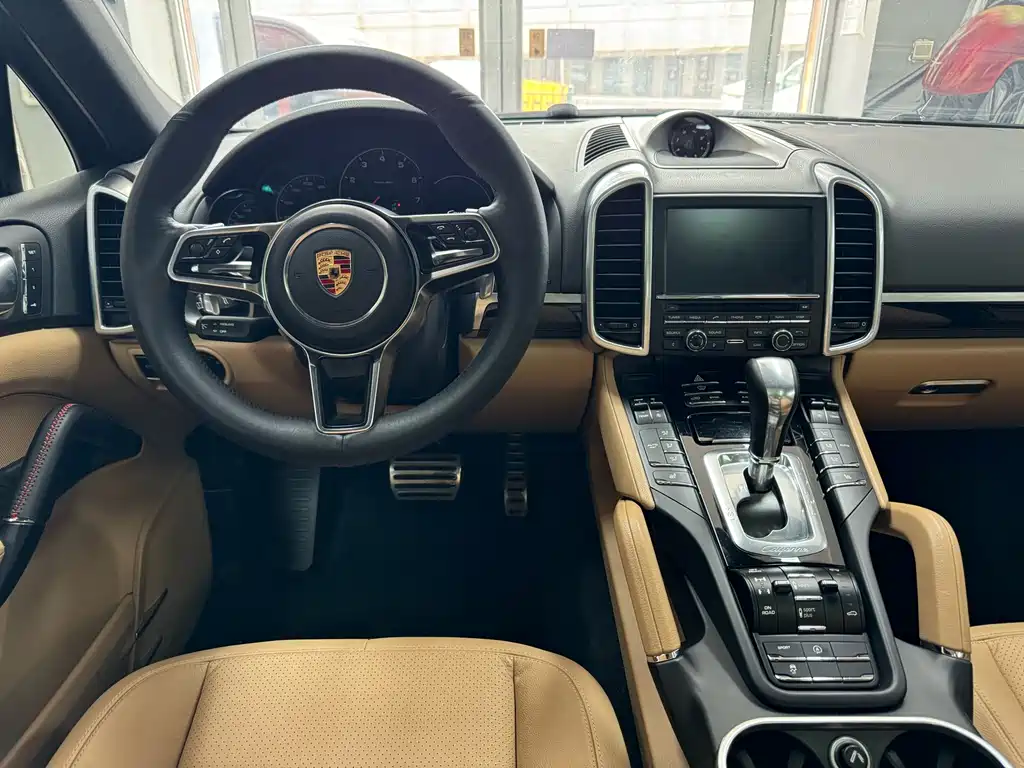 Porsche Cayenne 2015 — фото 16