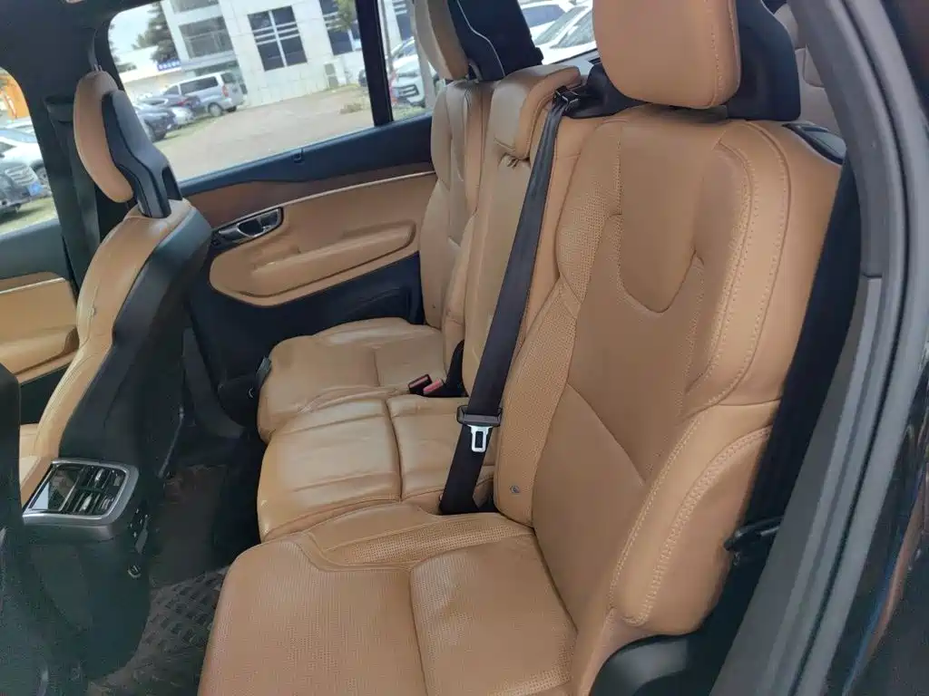 Volvo XC90 2017 — фото 15