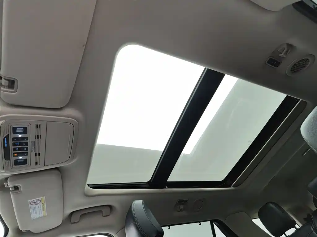 Ford Explorer 2022 — фото 14
