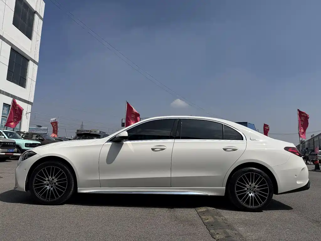 Mercedes-Benz C-Class 2025 — фото 2