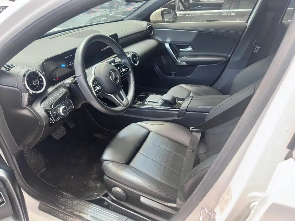 Mercedes-Benz A-Class 2023 — фото 4