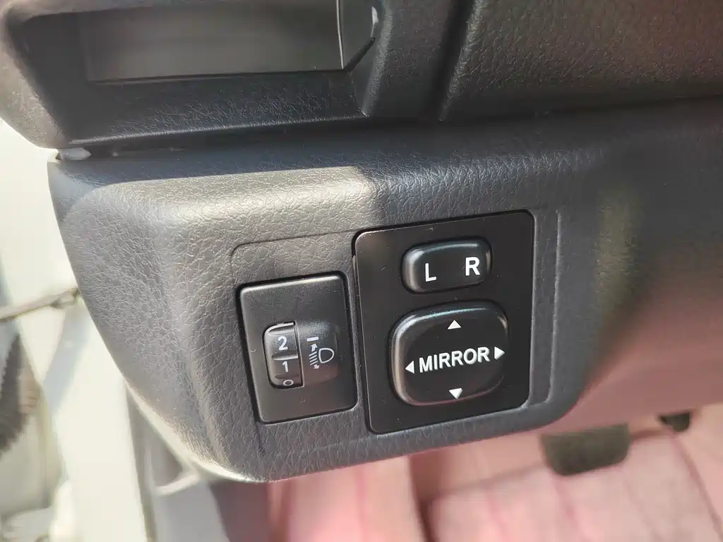 Toyota Yaris L 2021 — фото 12