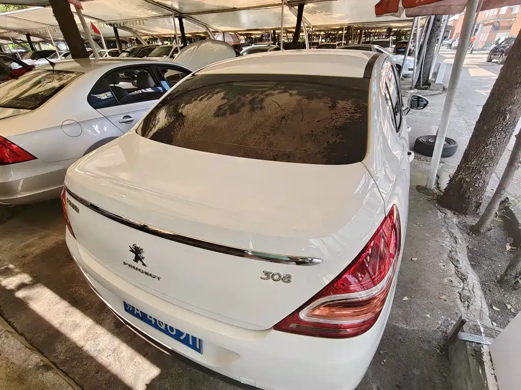 Peugeot 308 2014 — фото 12