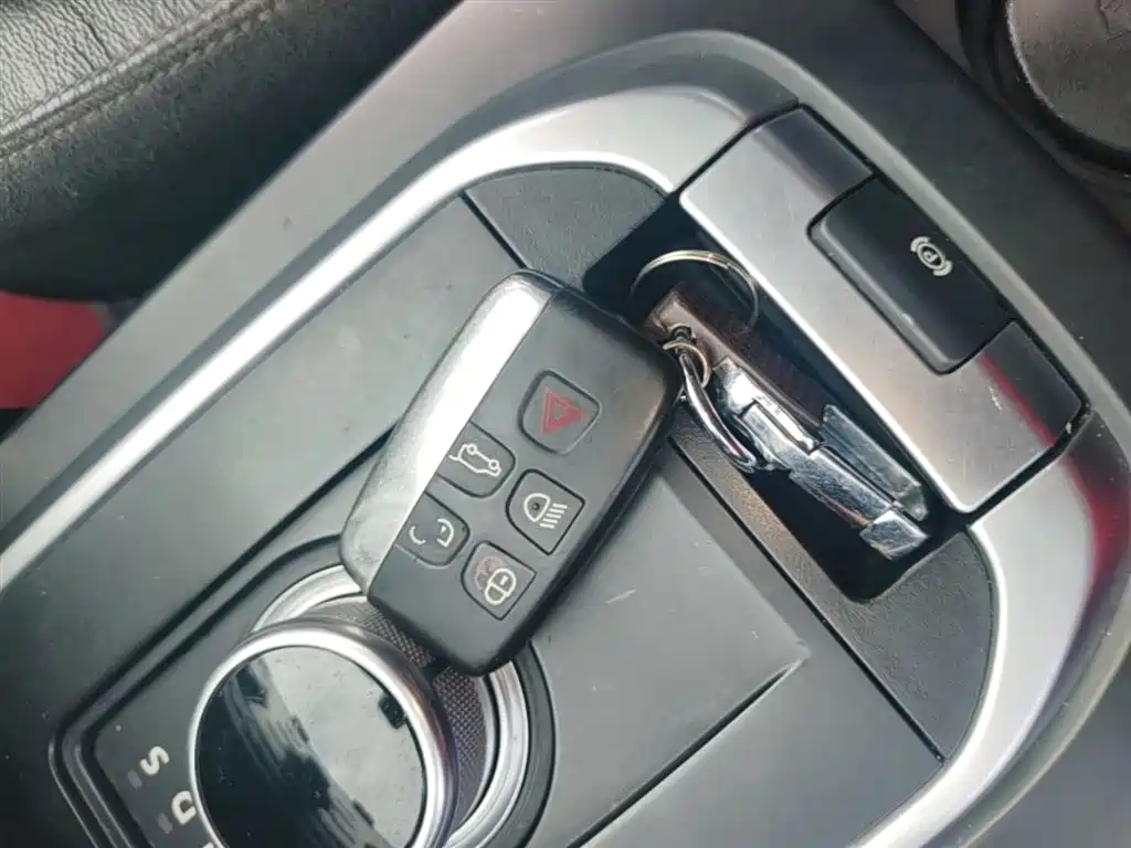 Land Rover Discovery Sport 2017 — фото 9