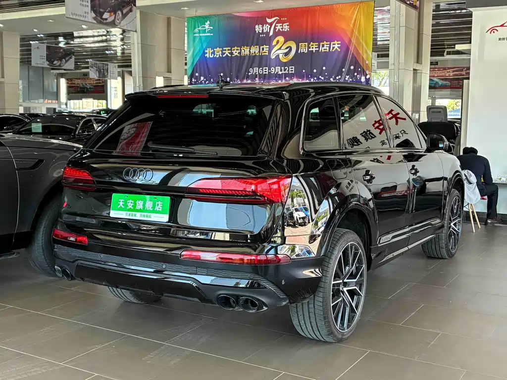 Audi Q7 2025 — фото 11