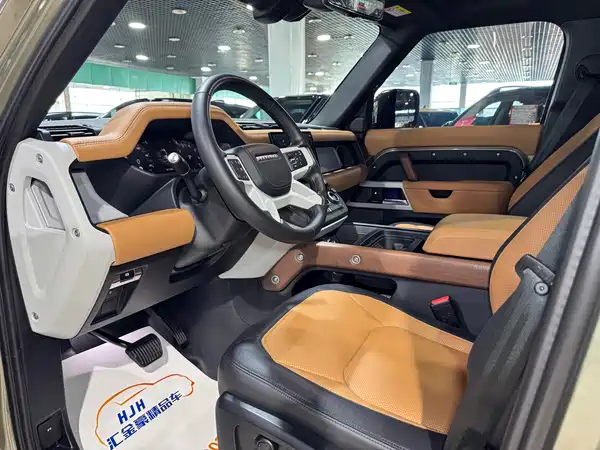 Land Rover Defender 2024
