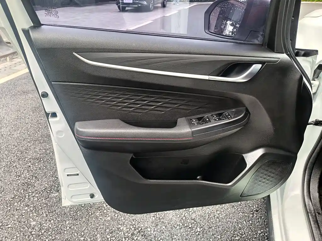 Geely Vision X3 2022 — фото 12