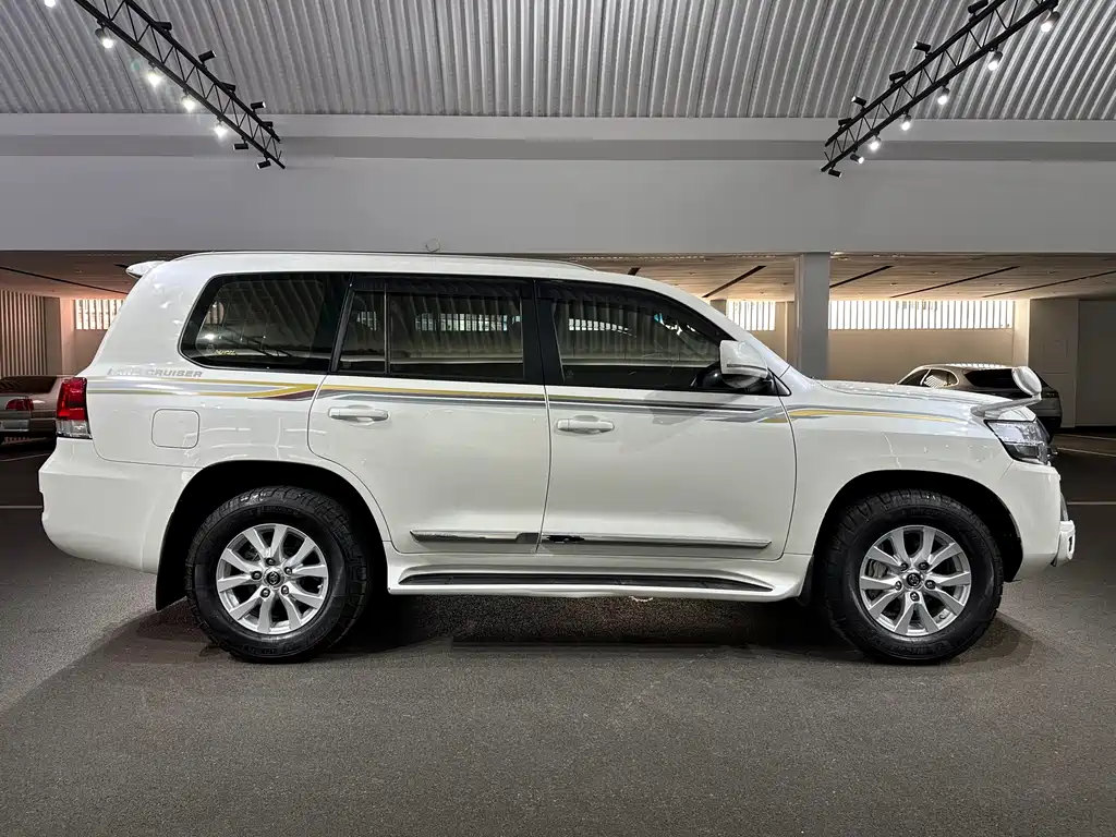 Toyota Land Cruiser 2020 — фото 5