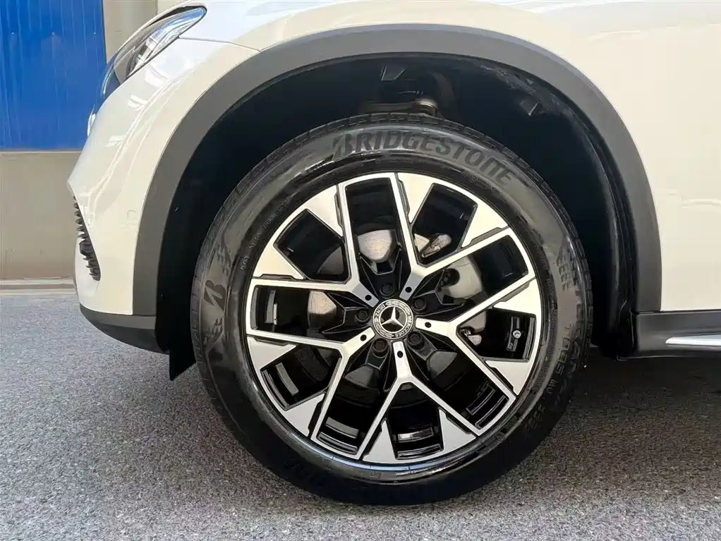 Mercedes-Benz GLC 2023
