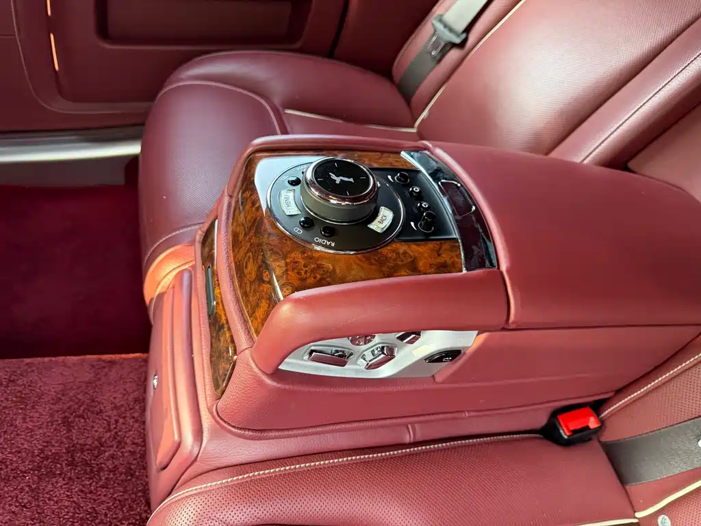 Rolls-Royce Ghost 2018 — фото 12
