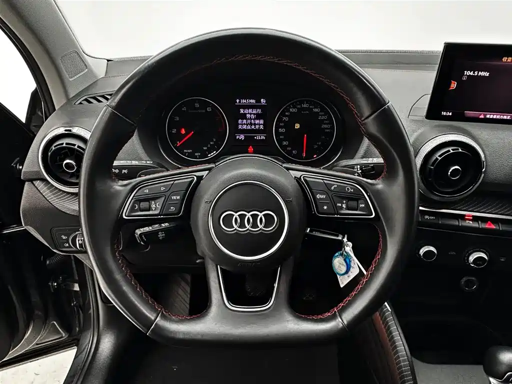 Audi Q2L 2023 — фото 19
