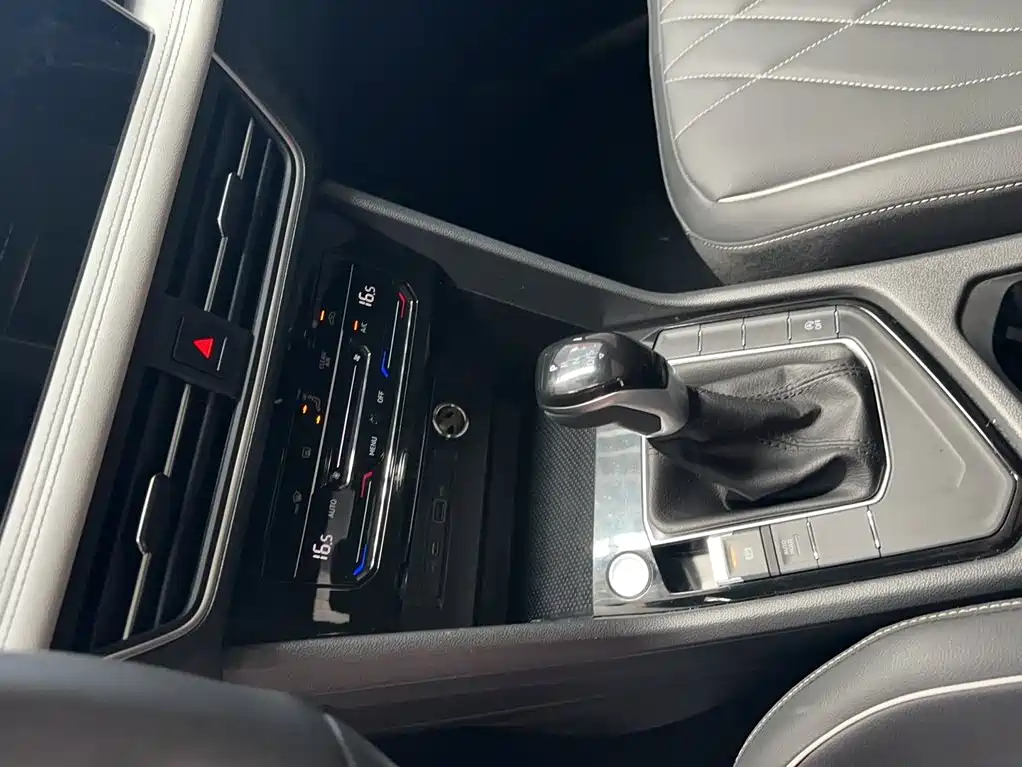 Volkswagen Tiguan L 2025 — фото 24