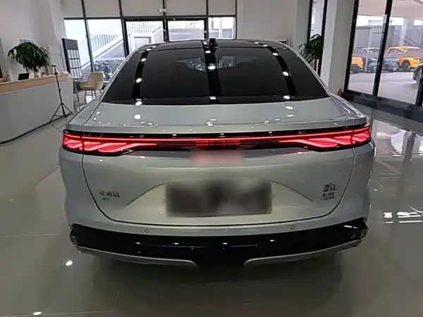 BYD Han L 2025