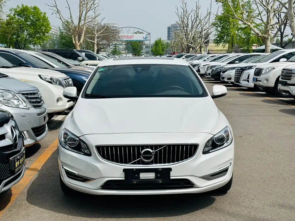 Volvo S60 2019 — фото 2